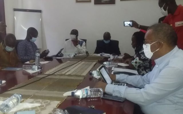 MINISTROS DA AGRICULTURA E DESENVOLVIMENTO RURAL E DO AMBIENTE E BIODIVERSIDADE REALIZAM CONFERÊNCIA DE IMPRENSA CONJUNTA SOBRE O LEVANTAMENTO DO MORATÓRIA DE EXPLORAÇÃO DE RECURSOS FLORESTAIS.
